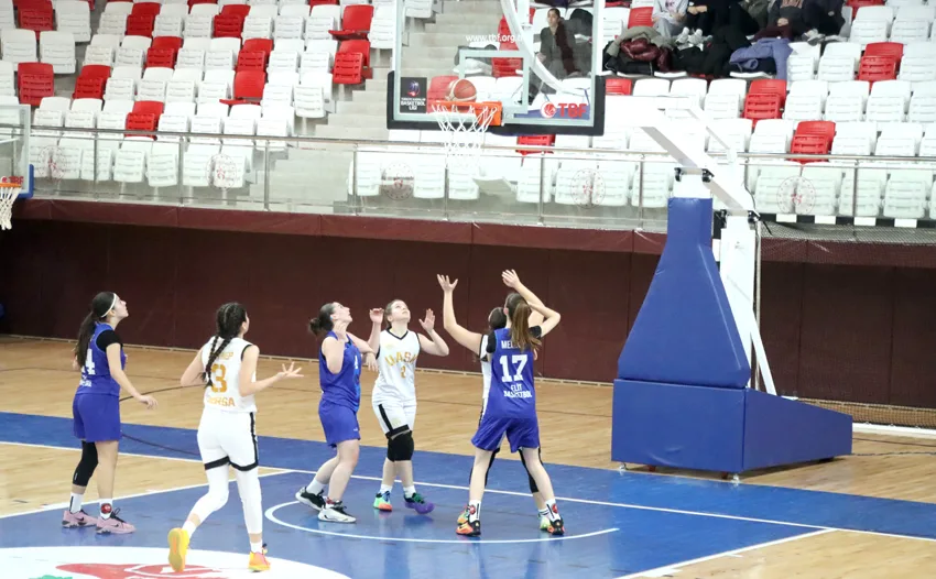 Basketbolda 14 Yaş Altı Kızlar Anadolu Şampiyonası, Kırklareli’nde başladı
