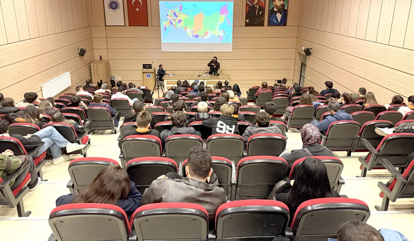 Tekirdağ’da “İklim Değişikliğinin Göçlere Etkisi” konferansı düzenlendi
