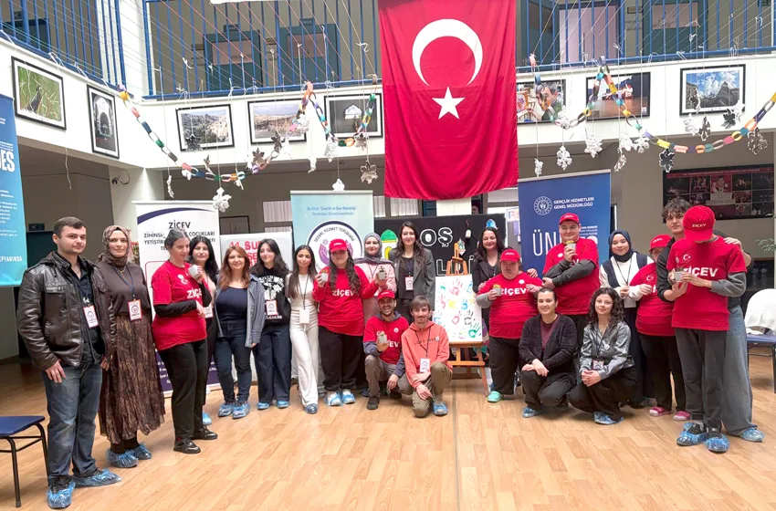 Tekirdağ’da özel öğrenciler üniversitelilerle çiçek dikip, kuş evi tasarladı