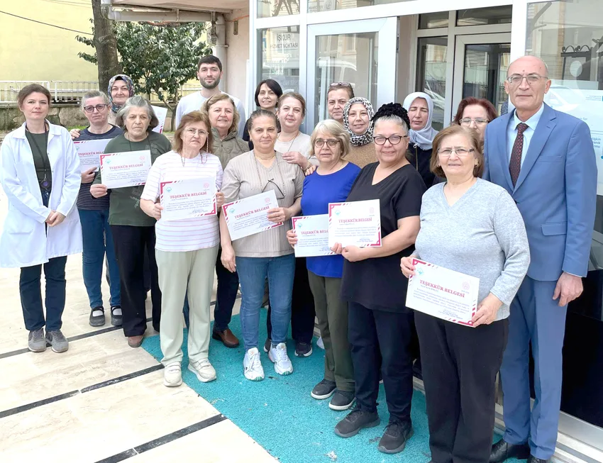 Öğretmen ve kursiyerlere teşekkür belgeleri verildi