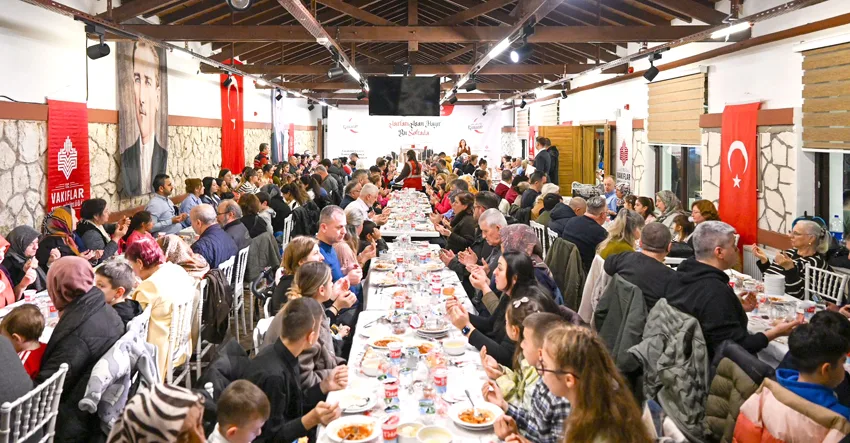 Kırklareli Valisi Turan, koruyucu ailelerle iftarda buluştu