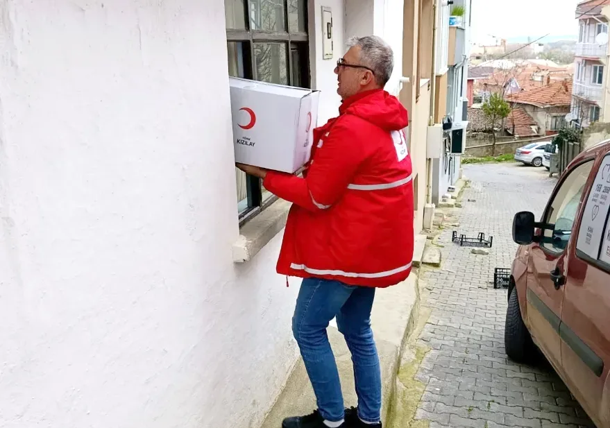 Edirne’de ihtiyaç sahiplerine Kızılay eli