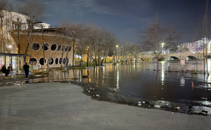 Çanakkale’de sağanak nedeniyle Kocabaş Çayı taştı