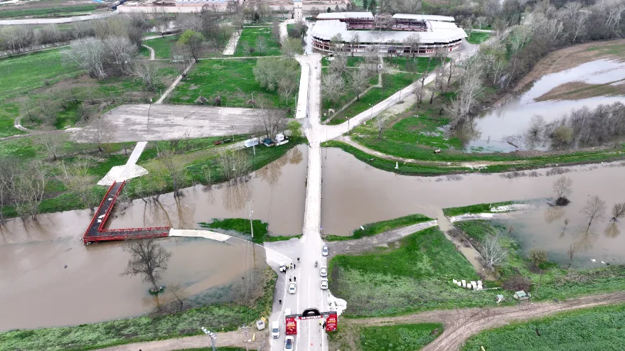 Tunca Nehri taşkın sinyali verdi