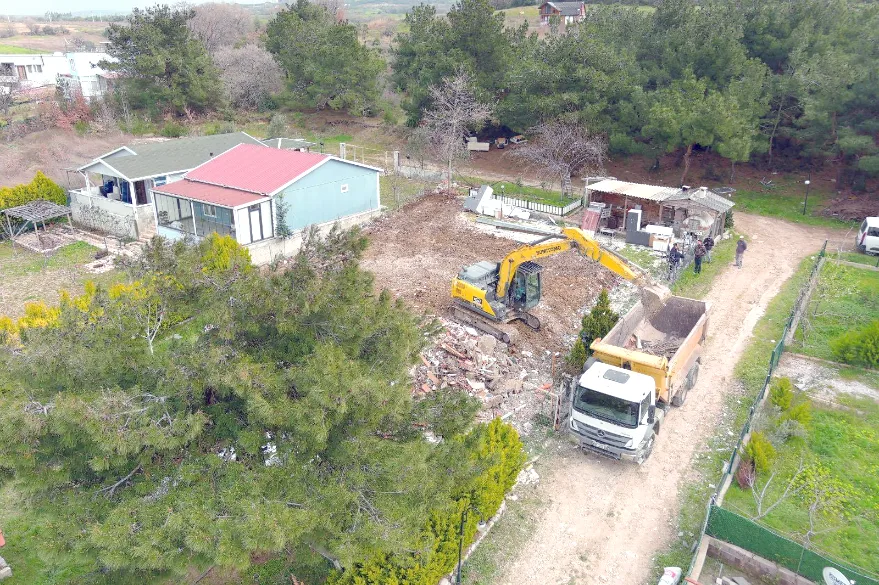 Çanakkale’de 21 kaçak yapının yıkımı gerçekleştirildi