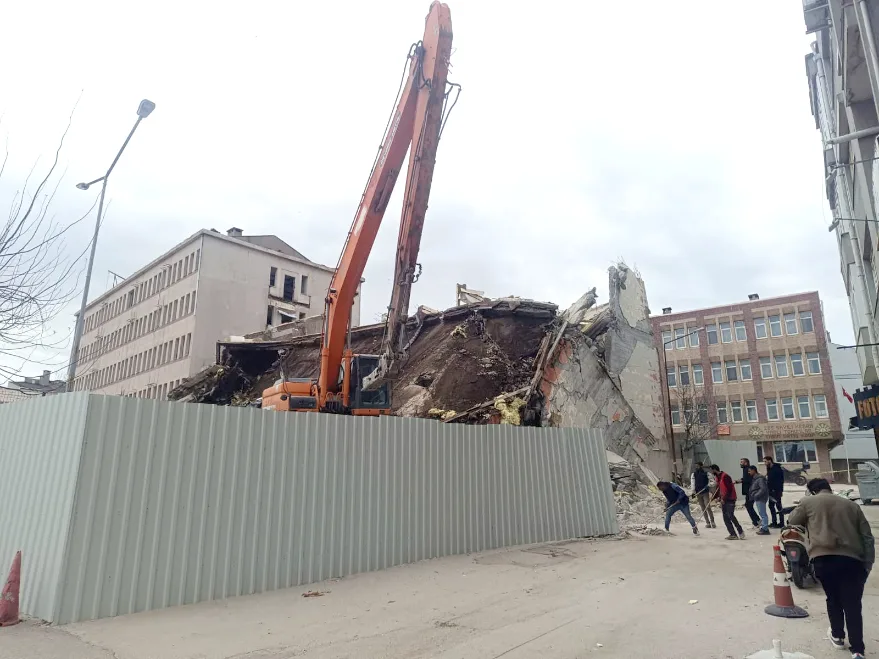 Tehlikeli yıkıma 160 bin lira ceza