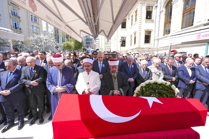 Eski TBMM Başkanı Hüsamettin Cindoruk son yolculuğuna uğurlandı