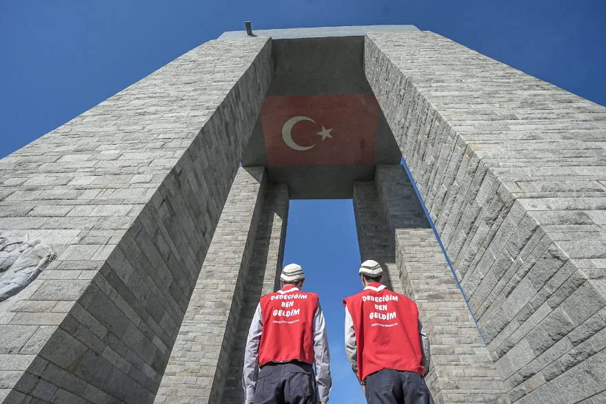 AA 20260424 41196076 41196058 SEHITLER ABIDESINDE CANAKKALE KARA SAVASLARININ 111 YILI TORENI DUZENLENDI - Çanakkale Kara Savaşları’nın 111. yılı