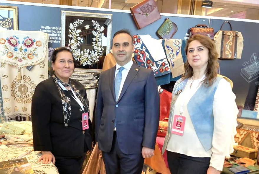 Edirne’nin deri ve saraciye ürünleri Cemre Çarşısı’nda tanıtıldı