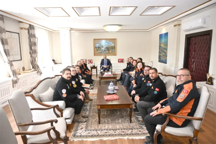 Vali Sezer afet gönüllülerini kabul etti
