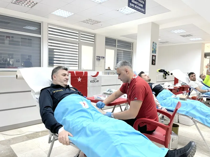 Edirne Emniyeti’nden Kızılay’a kan desteği