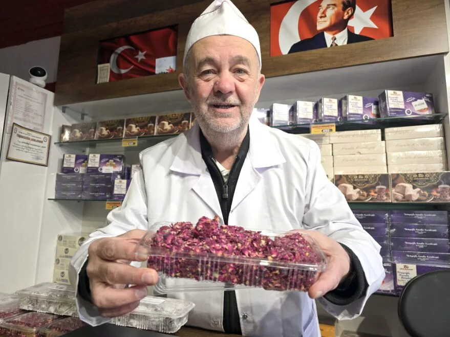 Kurabiyeci Dede’den Kakava’ya özel gül yapraklı lokum