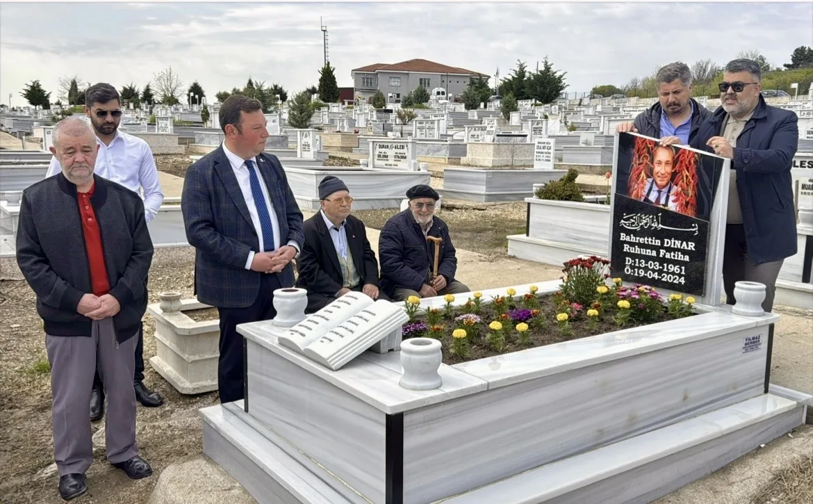 Turizm elçisi Bahri Dinar kabri başında anıldı