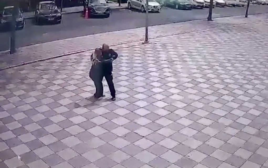 Fenalaşan yaşlı kadının imdadına polis koştu