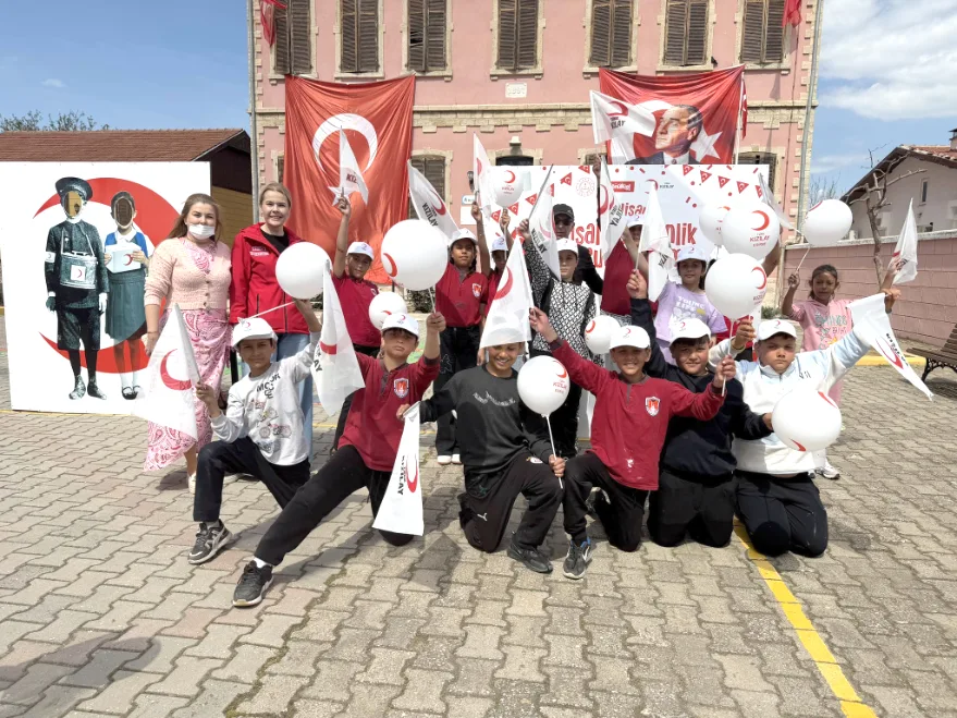 Minik kalpler 23 Nisan’ı Kızılay şenliğiyle kutladı
