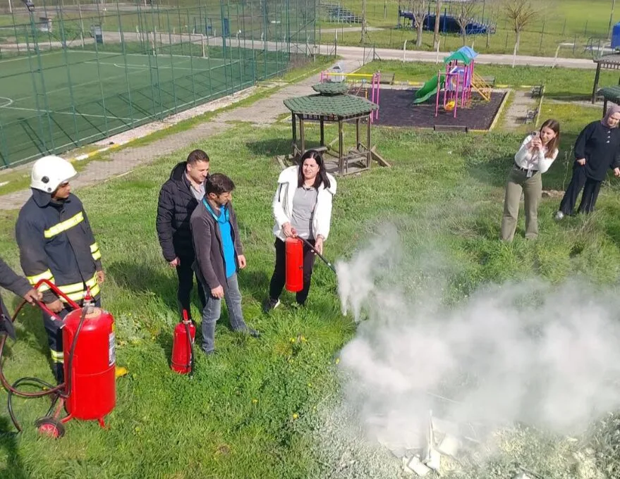Hastane personeline uygulamalı yangın eğitimi