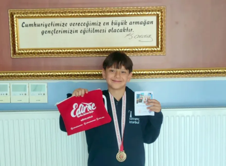 Minikler Satranc 3 e1776677982495 - Minik satranççılar büyük başarı yazıyor