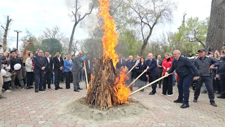 Edirne’de Nevruz ateşi yandı