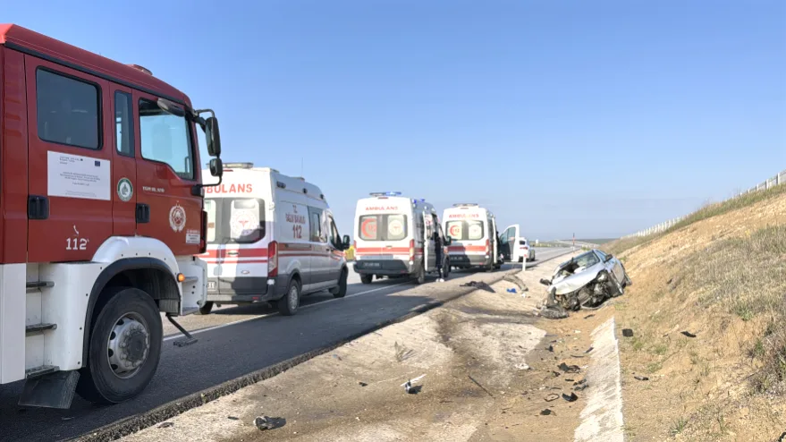 Edirne’de devrilen otomobildeki 4 kişi yaralandı