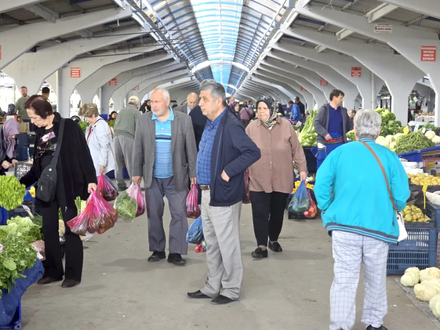 Pazartesi Pazari 1 - Pazarın yıldızı salatalık oldu