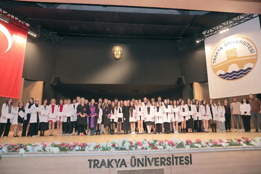 Geleceğin sağlıkçıları beyaz önlüklerini giydi