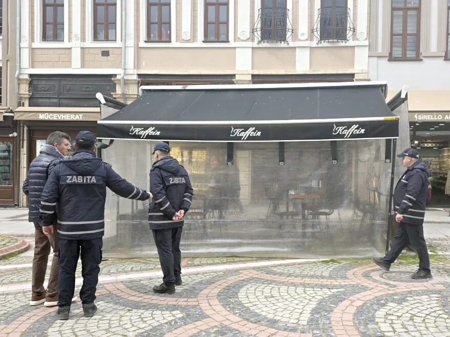 Saraclar Tenteler 2 - Saraçlar Caddesi’ne çekidüzen: Brandalı tenteler kaldırılıyor