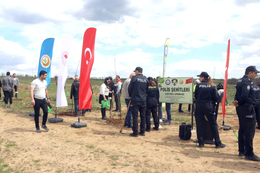 Şehitlerimiz anısına fidanlar dikildi