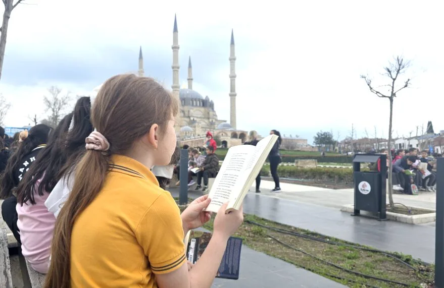 Selimiye’nin gölgesinde kitap buluşması