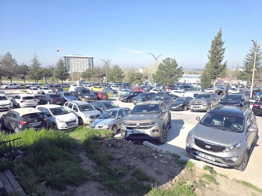Tıp Fakültesi’nde otopark çilesi