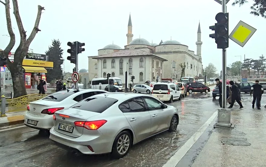 Arıza ve yağmur birleşti trafik çöktü