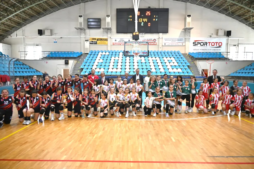Voleybol Mahalle Ligi 4 - Mahalle Ligi’nde Şampiyon Plevne İlkokulu