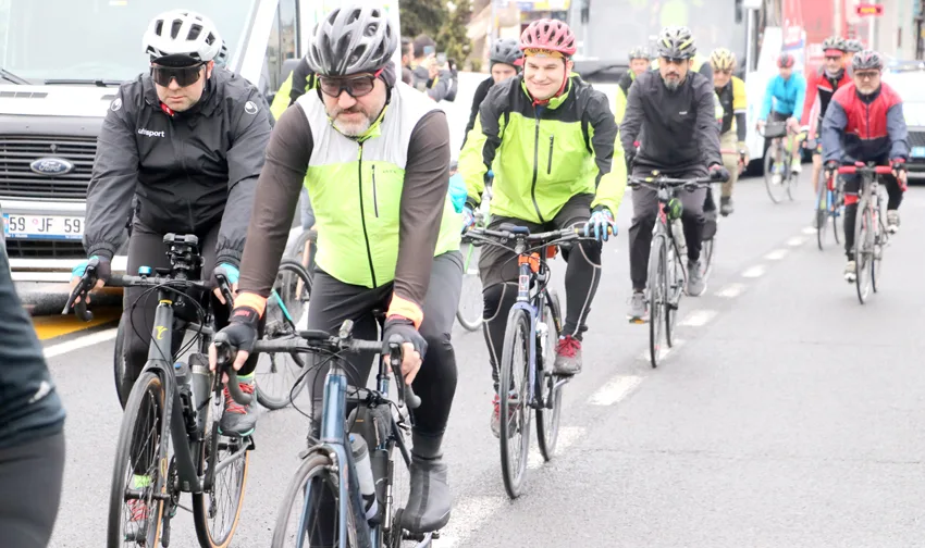 Tekirdağ’dan Çanakkale’ye 40 bisikletli şehitler için pedal çevirdi