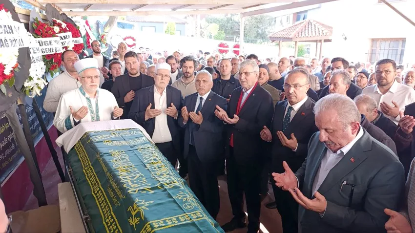 Tekirdağ Valisi Soytürk‘ün ağabeyinin cenazesi Sakarya’da defnedildi