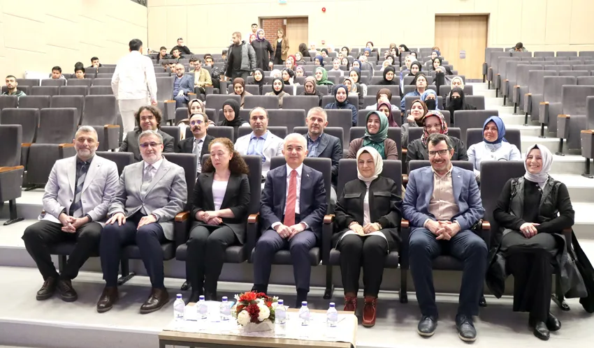 Kırklareli’nde “Modern Dünyada İslam ve Kadına Dair Yeni Bir Okuma” konferansı düzenlendi