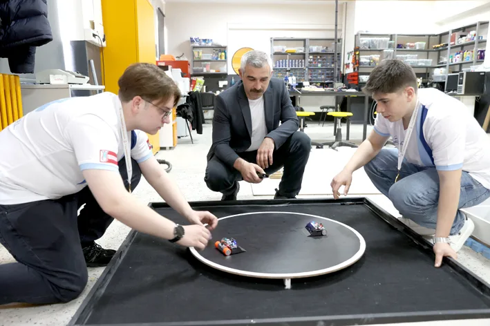 Robot tasarlayan liseliler 2 - Lise öğrencileri robot olimpiyatlarında dünya şampiyonu oldu