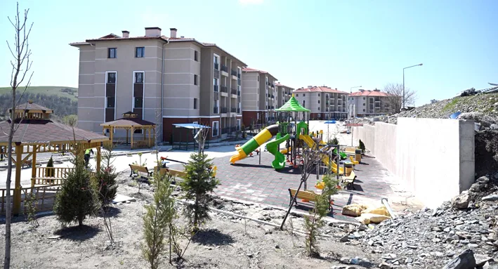 Toki insaat inceleme 2 - Kırklareli Valisi Turan, TOKİ inşaat alanında incelemede bulundu