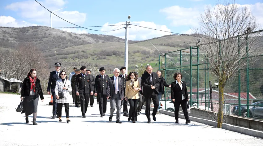 Kırklareli Valisi Turan, TOKİ inşaat alanında incelemede bulundu