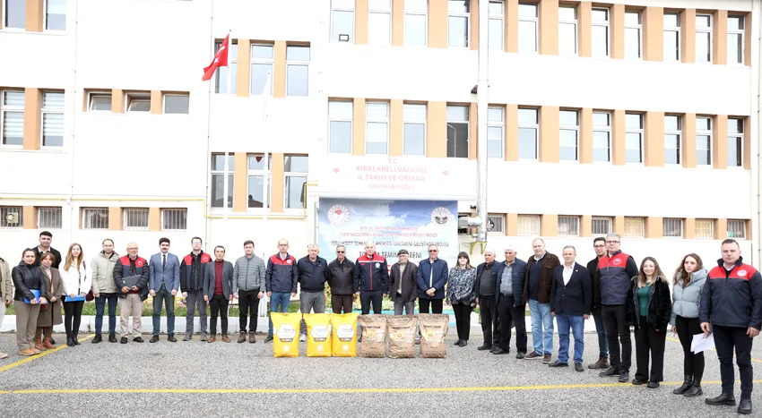 Kırklareli’nde çiftçilere yerli hibrit ayçiçeği tohumu dağıtıldı