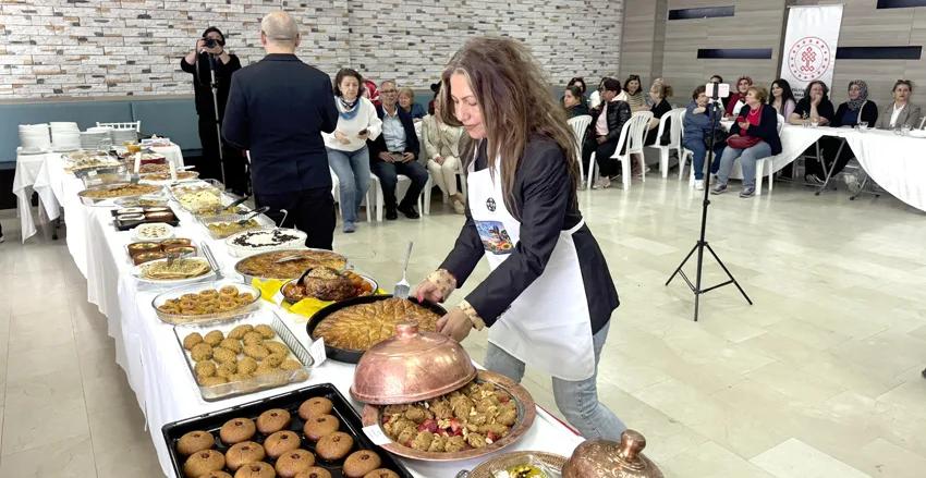 Tekirdağ’da yöresel tatlılar yarıştı