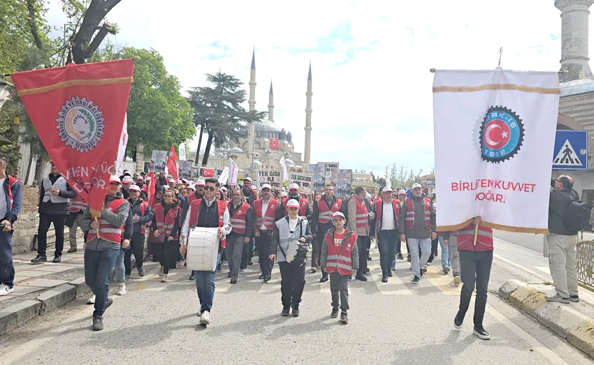 1 mayis kutlamalari 6 - Meydanlarda 1 Mayıs coşkusu
