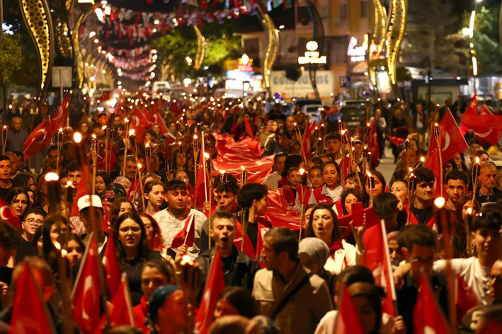 19 mayis programi 2 - Trakya’da 19 Mayıs yürüyüş, konser ve fener alayıyla kutlandı