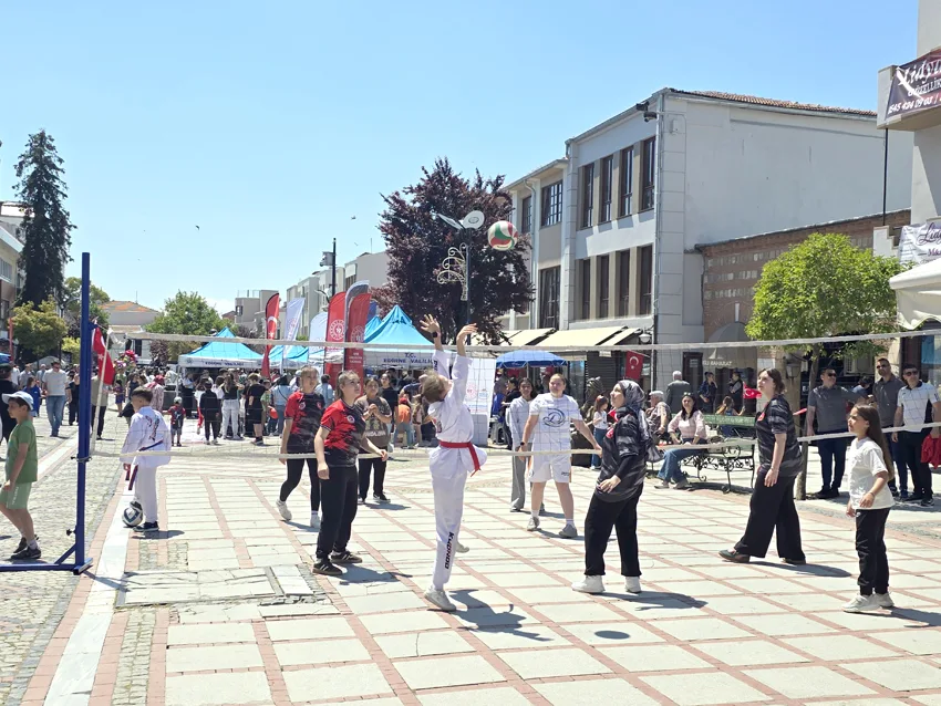 19 mayis torenleri 13 - Gençliğin bayramı