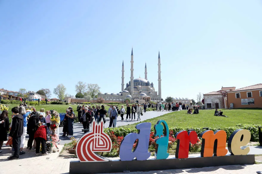 AA 20260505 41292399 41292396 EDIRNEDE KAKAVA COSKUSU BASLADI - Edirne’de Kakava coşkusu başladı