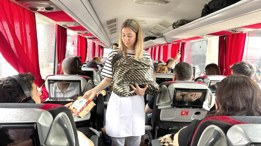 Tekirdağ’a tatil için gelen vatandaşlara Hayrabolu tatlısı ikram edildi