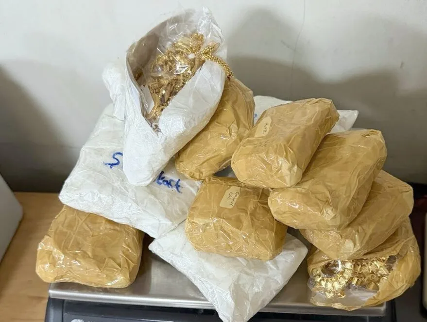 Bulgar Kacak Altin 2 - Gizli bölmeden 3 kilogram altın takı çıktı