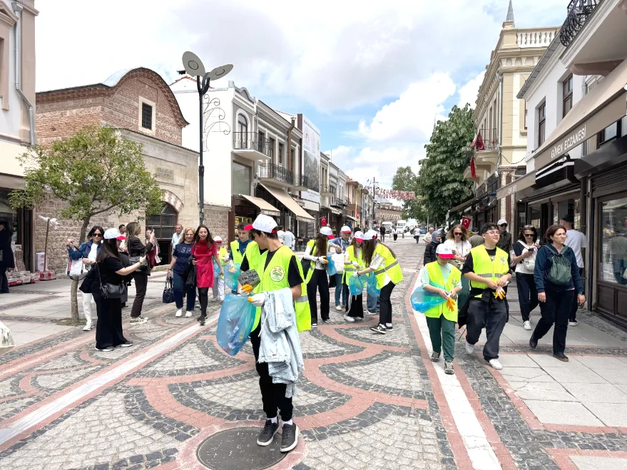 Cocuklar Cevre Temizligi 5 - Minik ellerden çevreye büyük katkı