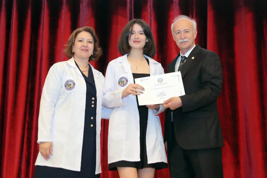 Eczacilik Beyaz Onluk 2 - Eczacılık Fakültesi’nde beyaz önlük heyecanı