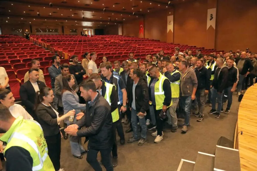 Başkan Gencan, belediye personeliyle bayramlaştı