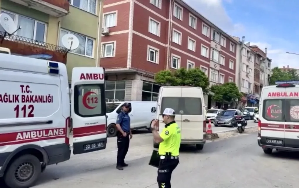 Kontrolden çıkan panelvan 5 araca çarptı: 2 yaralı