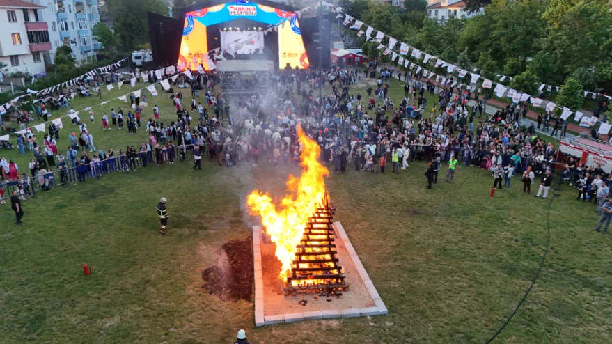 Kırklareli’nde geleneksel “Kakava ateşi” yakıldı